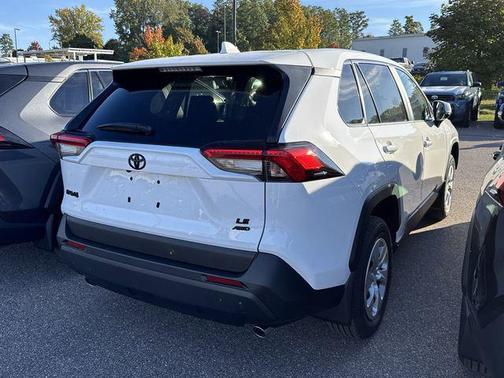 2025 Toyota RAV4 LE