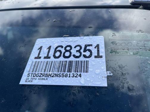 Midnight Black Metallic 2022 Toyota Highlander XLE