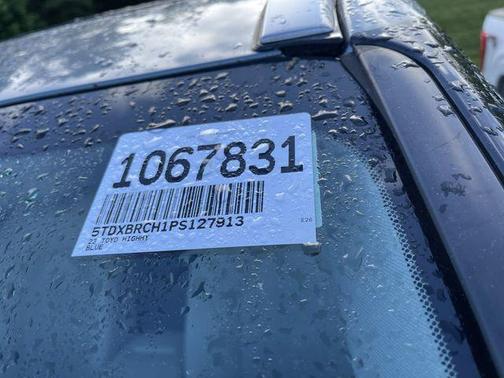 Moon Dust 2023 Toyota Highlander Hybrid Limited
