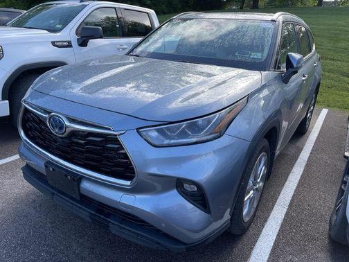 Moon Dust 2023 Toyota Highlander Hybrid Limited