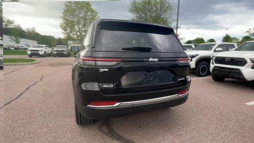 Diamond Black Crystal Pearlcoat 2025 Jeep Grand Cherokee Limited
