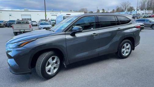 2022 Toyota Highlander LE