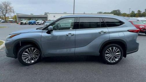 2021 Toyota Highlander Hybrid Platinum