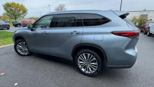 2021 Toyota Highlander Hybrid Platinum