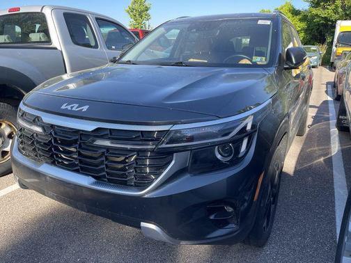 Gravity Gray 2024 Kia Seltos EX