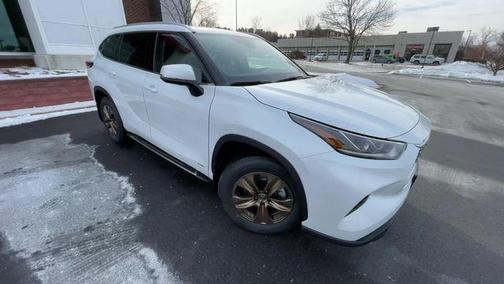 2022 Toyota Highlander Hybrid XLE