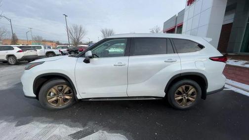 2022 Toyota Highlander Hybrid XLE