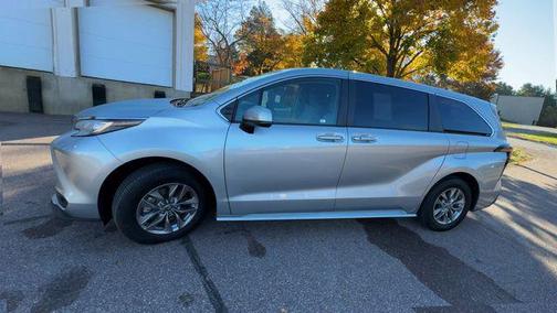2022 Toyota Sienna LE