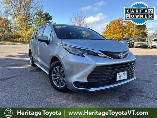 2022 Toyota Sienna LE