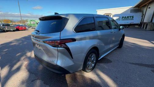 2022 Toyota Sienna LE