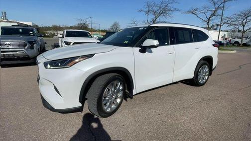 Wind Chill Pearl 2023 Toyota Highlander Limited
