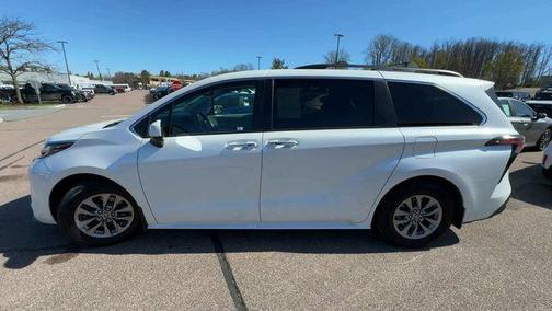 2022 Toyota Sienna XLE 7 Passenger