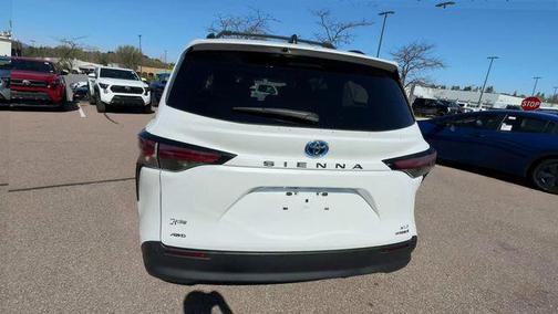 2022 Toyota Sienna XLE 7 Passenger