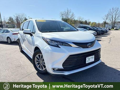 2022 Toyota Sienna XLE 7 Passenger