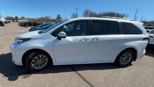 2022 Toyota Sienna XLE 7 Passenger