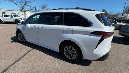 2022 Toyota Sienna XLE 7 Passenger