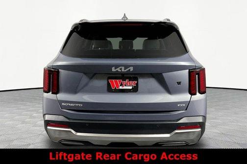 Everlasting Silver 2025 Kia Sorento S