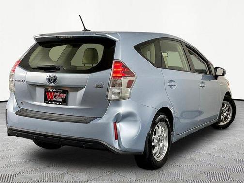 Sky 2016 Toyota Prius v Two