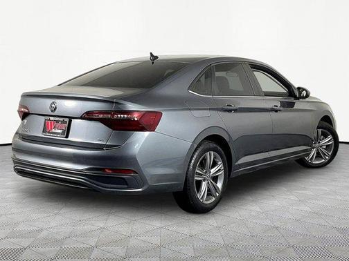 Platinum Gray Metallic 2023 Volkswagen Jetta 1.5T SE