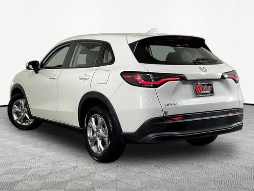 Platinum White Pearl 2023 Honda HR-V LX