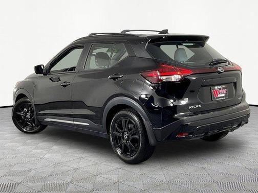 Super Black 2022 Nissan Kicks SR