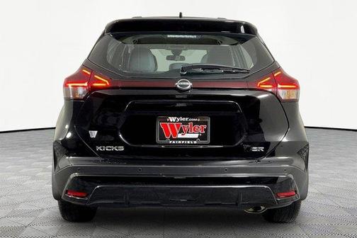 Super Black 2022 Nissan Kicks SR