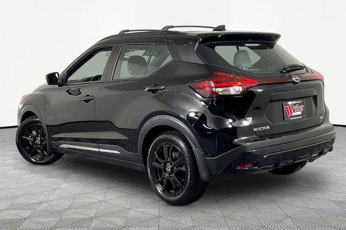 Super Black 2022 Nissan Kicks SR