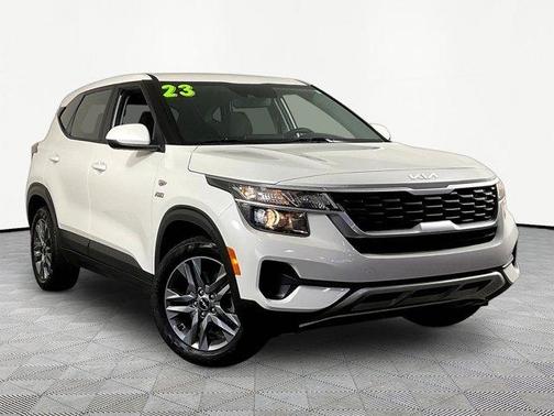 Snow White Pearl 2023 Kia Seltos LX
