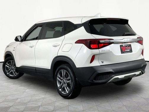 Snow White Pearl 2023 Kia Seltos LX