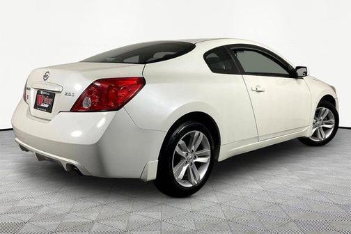 Pearl White 2013 Nissan Altima 2.5 S