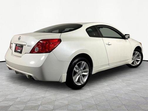 Pearl White 2013 Nissan Altima 2.5 S
