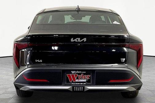 Aurora Black Pearl 2026 Kia K4 LX