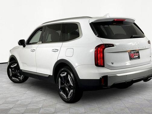 Glacial White Pearl 2023 Kia Telluride S