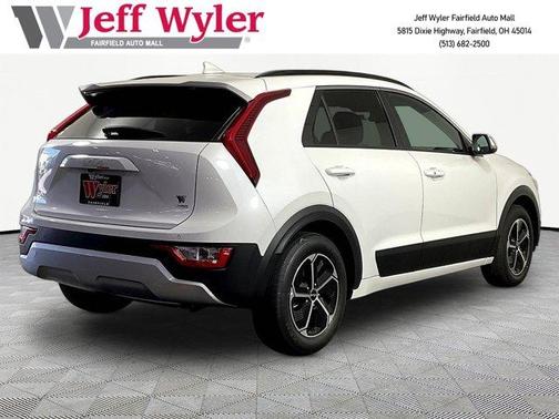 Snow White Pearl 2026 Kia Niro EX