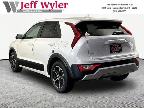 Snow White Pearl 2026 Kia Niro LX