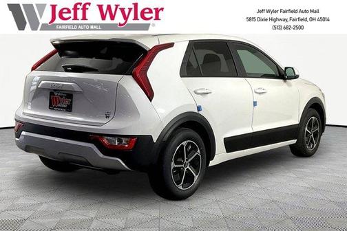 Snow White Pearl 2026 Kia Niro LX