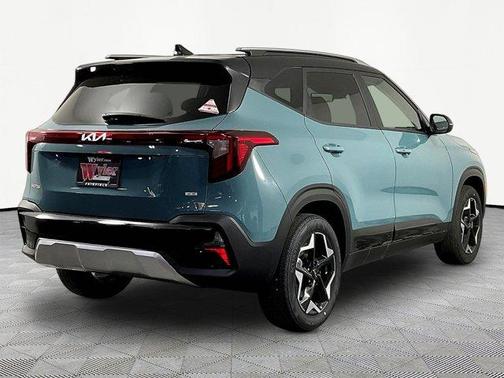 Blue / Black 2026 Kia Seltos S