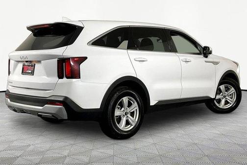 Glacial White Pearl 2025 Kia Sorento LX