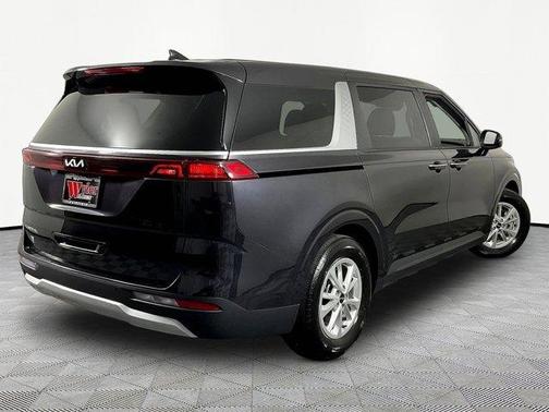 Metal 2024 Kia Carnival LX