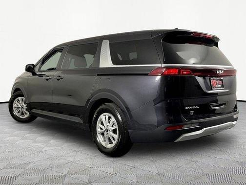 Metal 2024 Kia Carnival LX