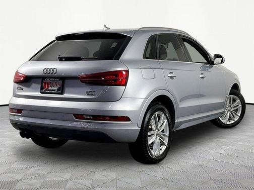 Florett Silver Metallic 2017 Audi Q3 2.0T Premium Plus