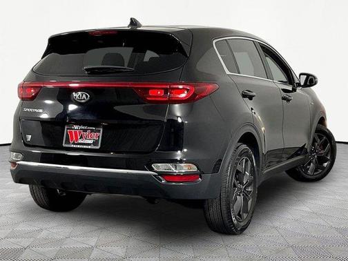 Black Cherry 2022 Kia Sportage LX