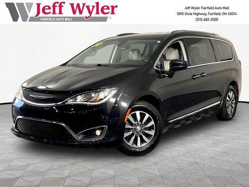 Brilliant Black Crystal Pearlcoat 2020 Chrysler Pacifica Touring-L Plus