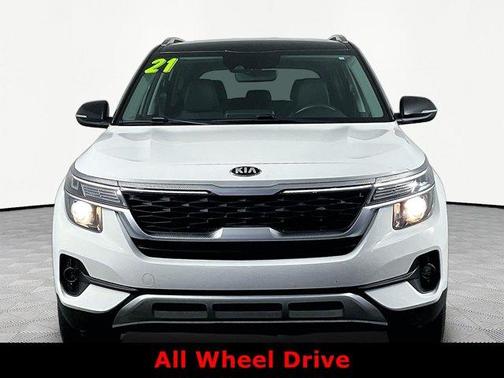Clear White / Black Roof 2021 Kia Seltos S