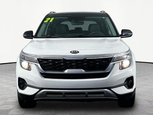 Clear White / Black Roof 2021 Kia Seltos S