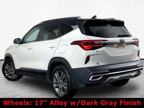 Clear White / Black Roof 2021 Kia Seltos S