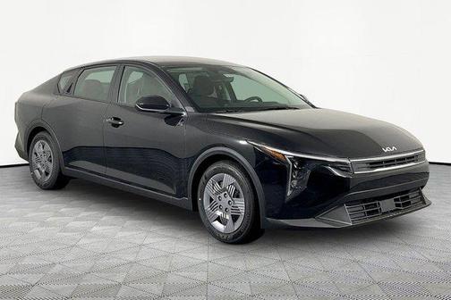 Aurora Black Pearl 2026 Kia K4 LX