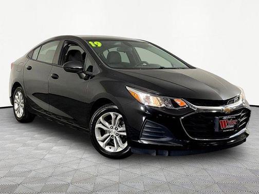 Mosaic Black Metallic 2019 Chevrolet Cruze LS