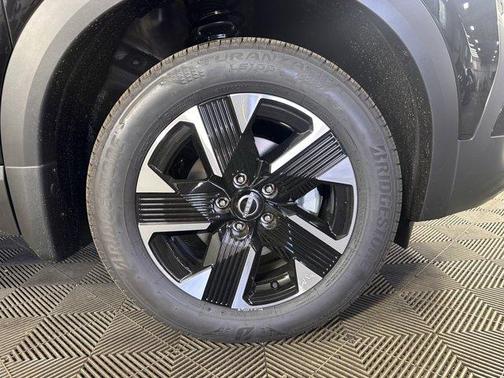 Super Black 2026 Nissan Kicks SV