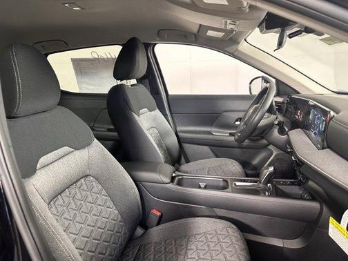 Super Black 2026 Nissan Kicks SV